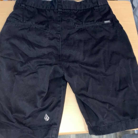 Men's size 28 black volcom shorts - Picture 2 of 3
